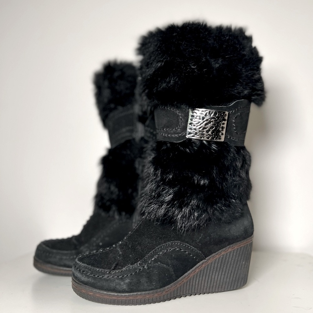 Boots with the fur